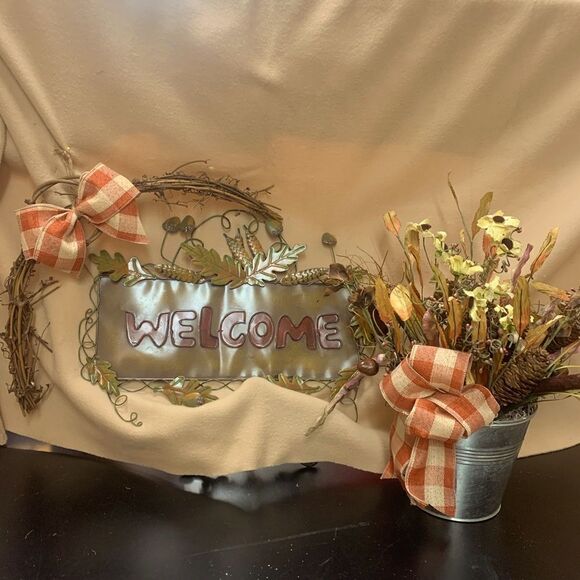 Fall decor. Inv 306 - Picture 1 of 3